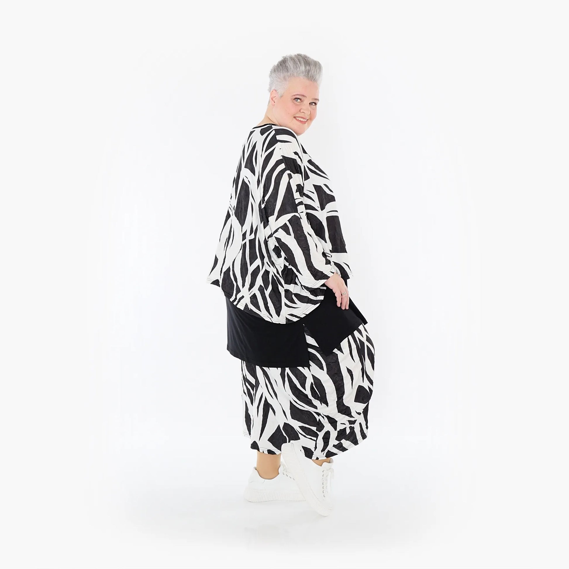 AKH Fashion Bigshirt in kastiger Form, aus Viskose, 1460.03018, Schwarz/Weiß, Zebra, Schick