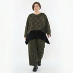 Schwarzer Jacquard Überwurf Oversize Look mit Neon Cognac Kringelmuster und Rundhals