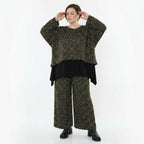 Schwarzer Jacquard Überwurf Oversize Look mit Neon Cognac Kringelmuster und Rundhals