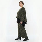 Schwarzer Jacquard Überwurf Oversize Look mit Neon Cognac Kringelmuster und Rundhals