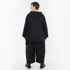 Jacquardjacke in schwarz violett grau mit Kringelmuster Kapuze und Klappentaschen