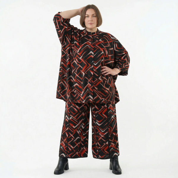 Gerade Jacquardhose in Schwarz Rot Weiß mit Pinselstrichmuster Jerseybiesen und Stretch