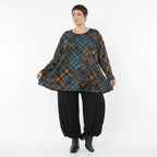 Glockenformshirt aus warmem buntem Feinstrick mit Karomuster Rundhals und weichem Langarm