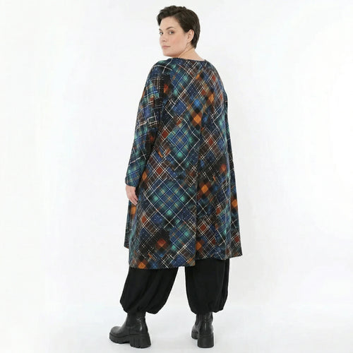 Kariertes Multicolor Feinstrickshirt in A-Form mit Rundhals und Langarm weich fallend