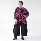 Jersey Bigshirt in fuchsiaschwarz mit Pinselstrichmuster A-Form Langarm Rundhals Taschen