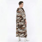 Slinkykleid mit schwarzbraunweißem Reptilprint V-Ausschnitt Drapierung und Seitentaschen