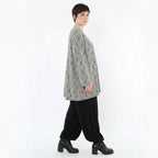 Feinstrickshirt in Hellgrauschwarzweiß mit Vichystreifen A-Form und Rundhals weich Langarm