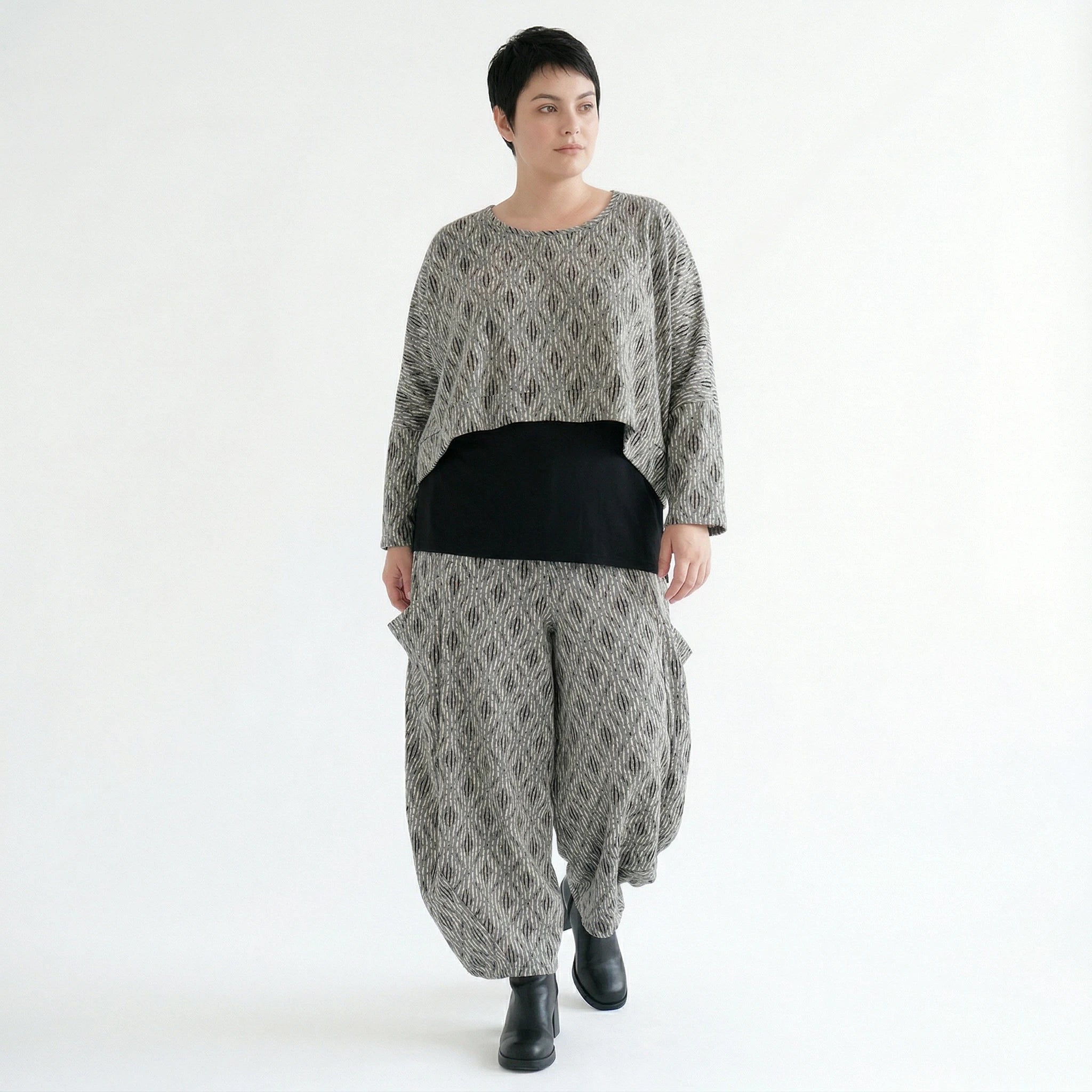 AKH Fashion Überwurf in kastiger Form, aus Materialmix, 1507011, Hellgrau/Schwarz/Weiß