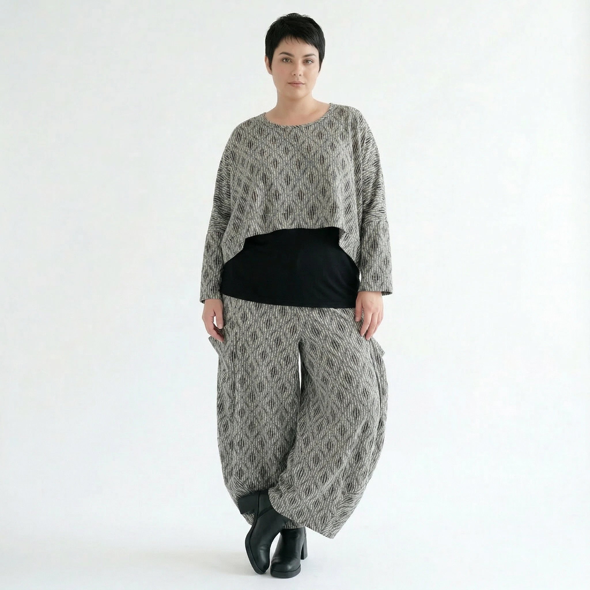 AKH Fashion Überwurf in kastiger Form, aus Materialmix, 1507011, Hellgrau/Schwarz/Weiß