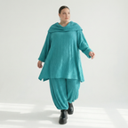 Petrolblaues Feinstrickshirt in A-Form mit Rollkragen Ajournmuster und langen Ärmeln weich