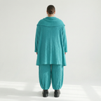 Petrolblaues Feinstrickshirt in A-Form mit Rollkragen Ajournmuster und langen Ärmeln weich