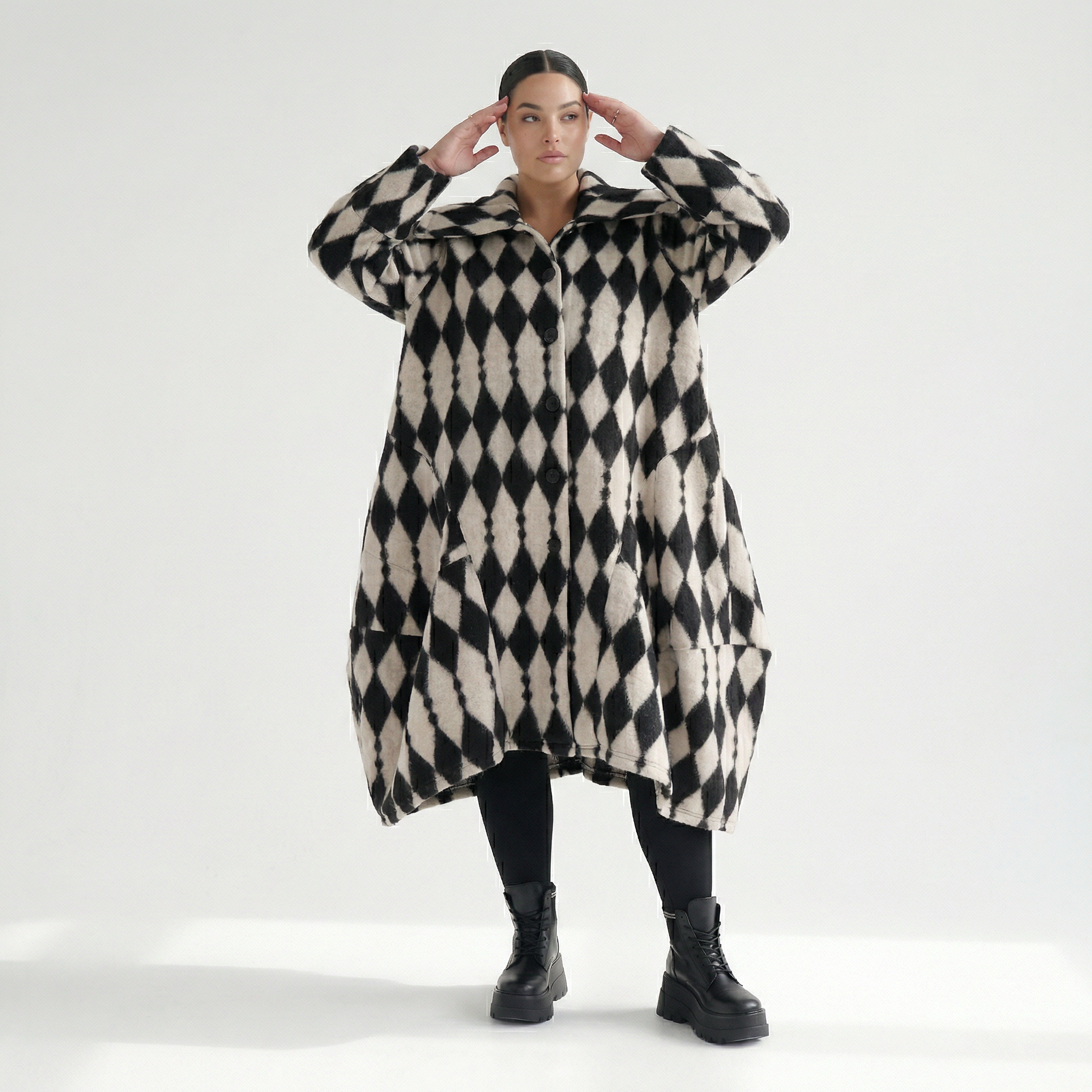  Ballonmantel von AKH Fashion aus Materialmix, 1538.03023, Ecru/Schwarz, Raute, Schick