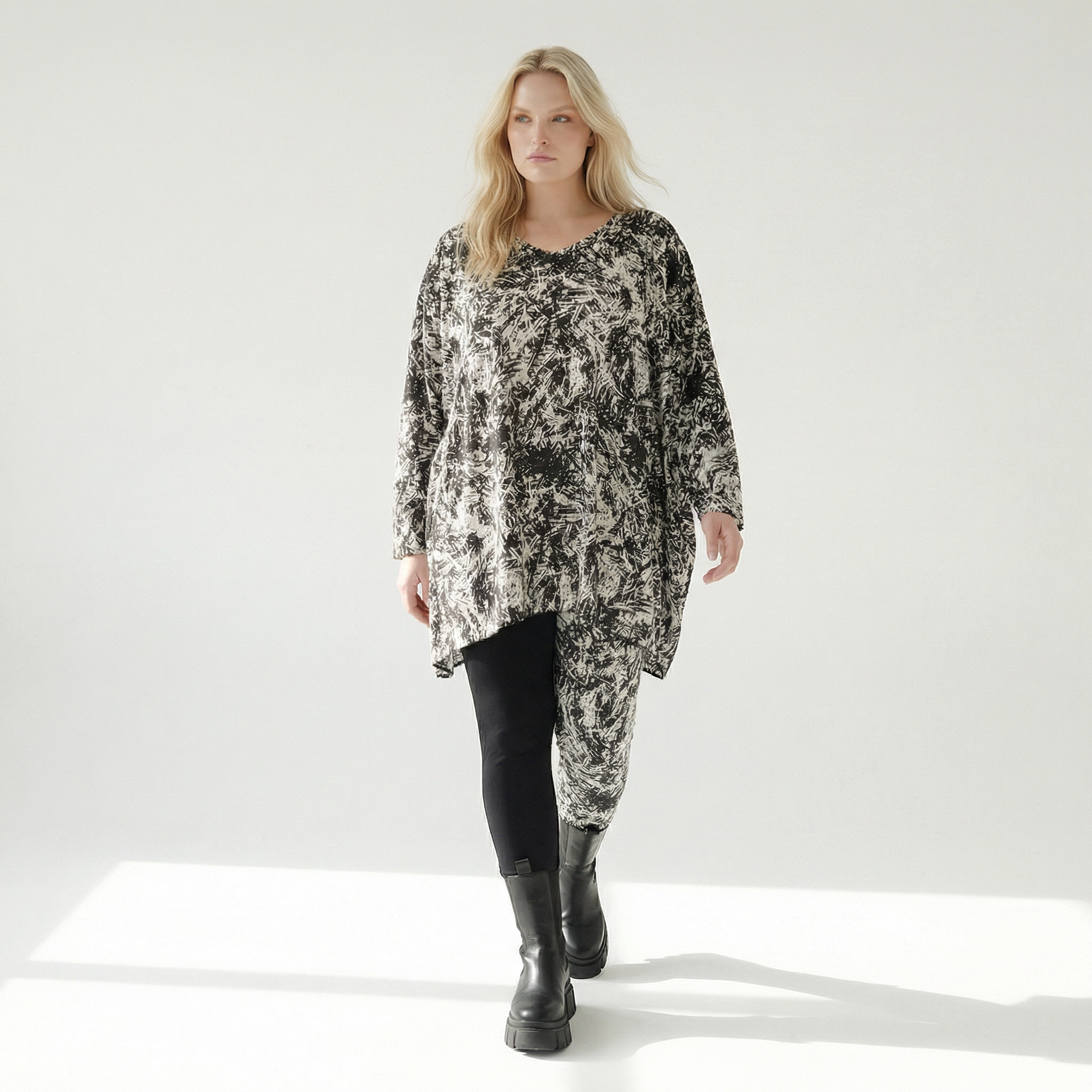  A-Form Bigshirt von AKH Fashion aus Viskose, 1559.00593, Schwarz/Weiß, Abstrakt, Ausgefallen