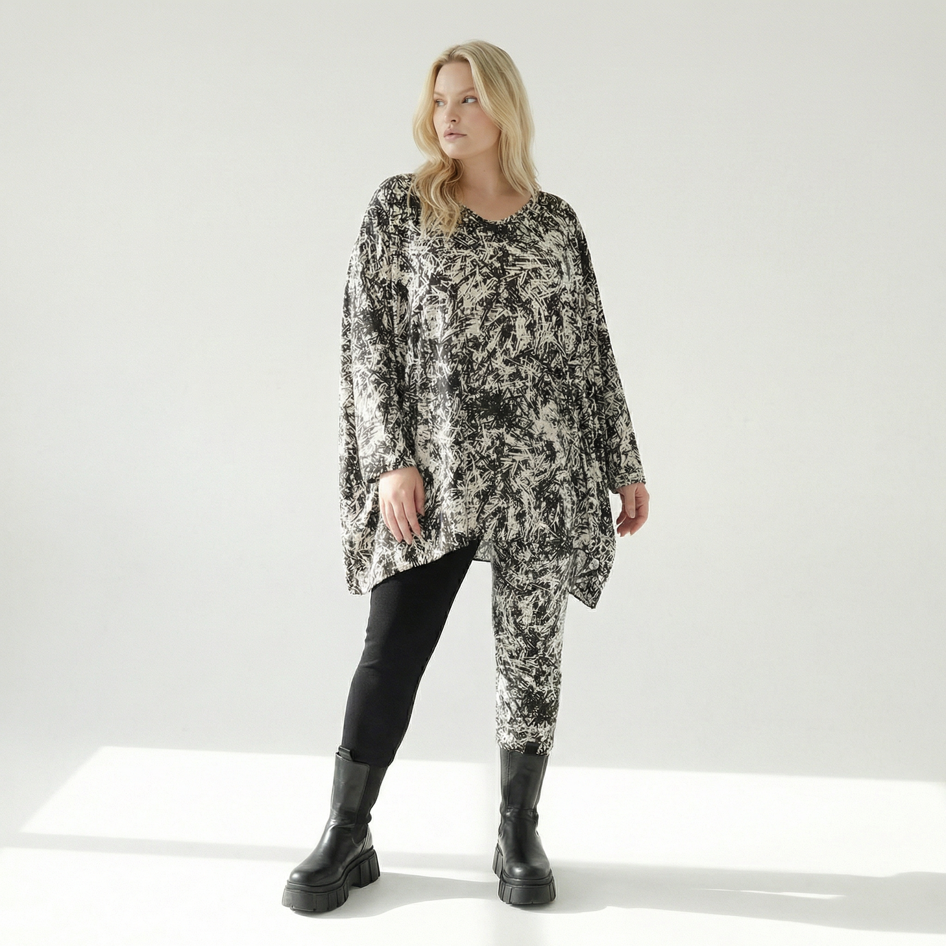  A-Form Bigshirt von AKH Fashion aus Viskose, 1559.00593, Schwarz/Weiß, Abstrakt, Ausgefallen