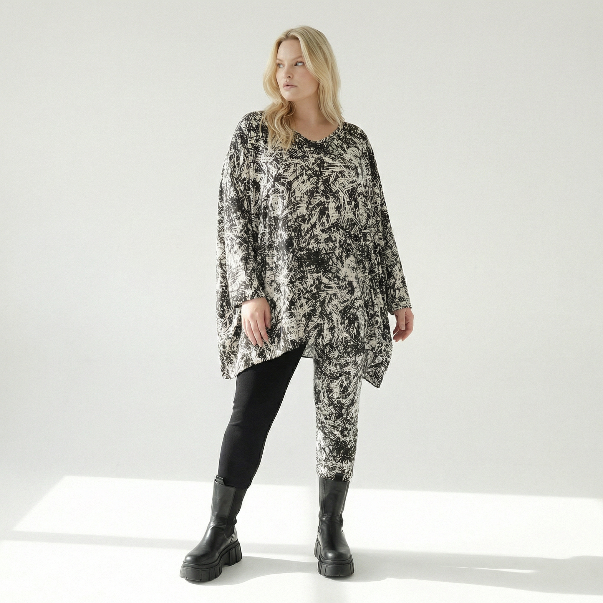  A-Form Bigshirt von AKH Fashion aus Viskose, 1559.00593, Schwarz/Weiß, Abstrakt, Ausgefallen