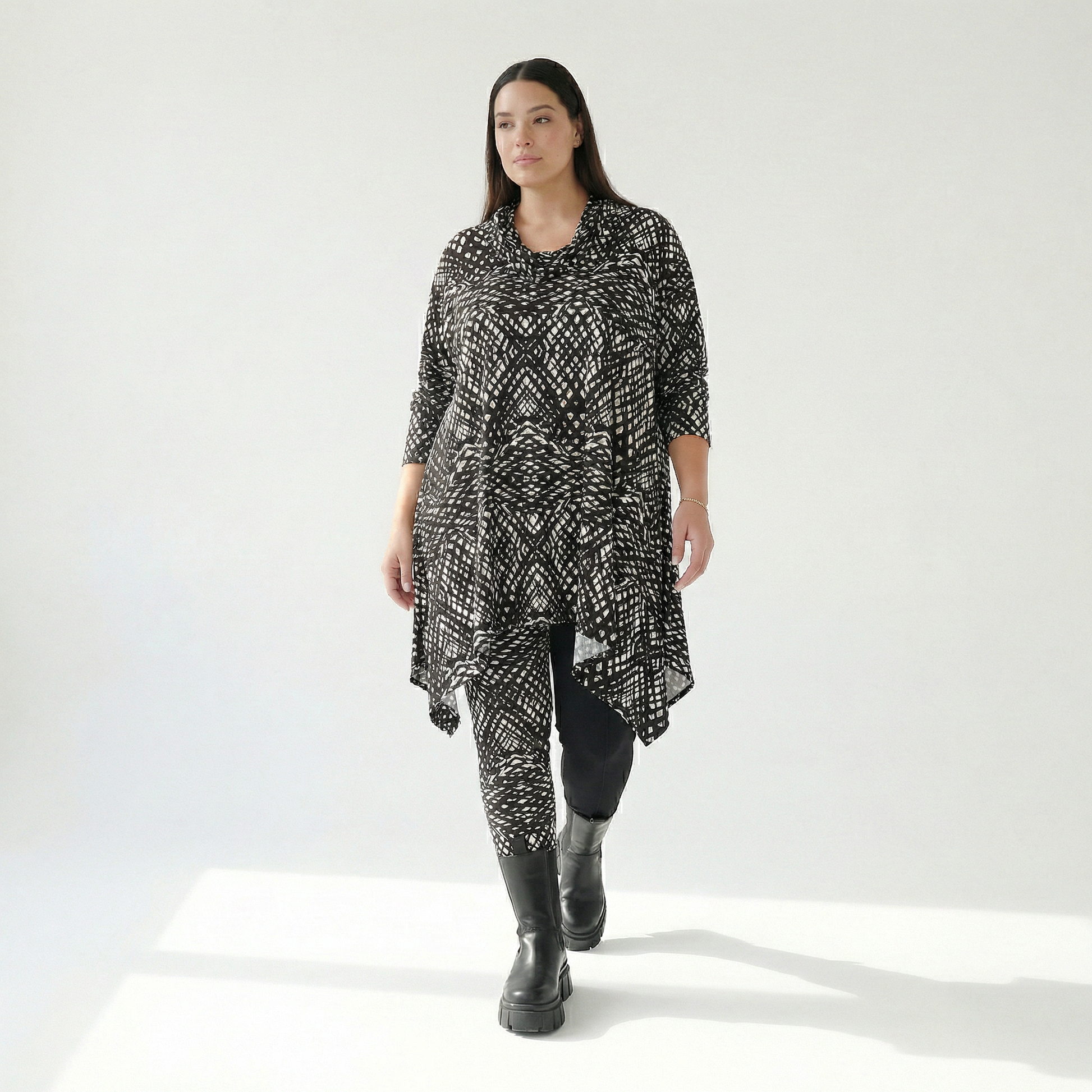  A-Form Bigshirt von AKH Fashion aus Viskose, 1560.03371, Schwarz/Weiß, Abstrakt, Ausgefallen