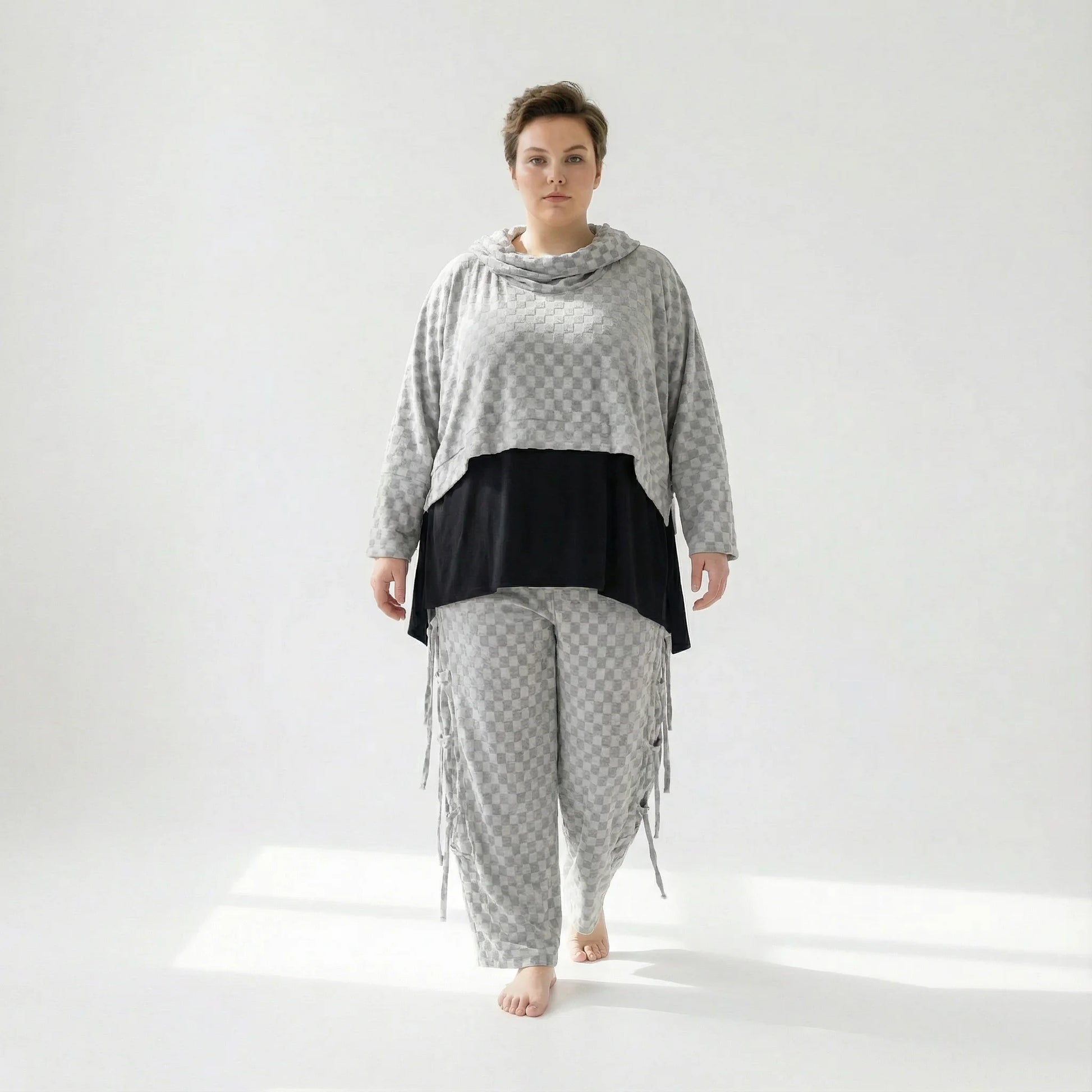  AKH Fashion Überwurf in kastiger Form, aus Viskose, 1540.7011R, Grau, Kariert, Schick