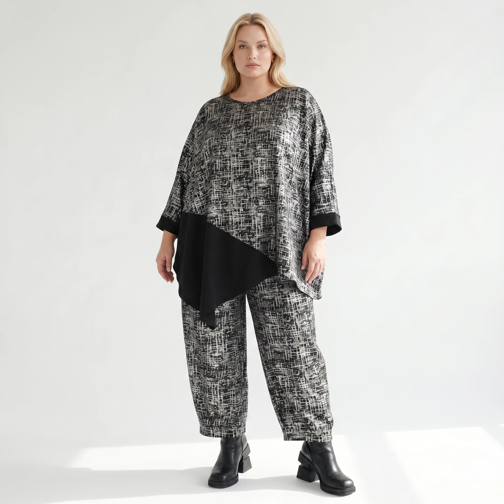 AKH Premium Bigshirt in asymmetrischer Form, aus Viskose, P107159, Schwarz/Silber, Schick