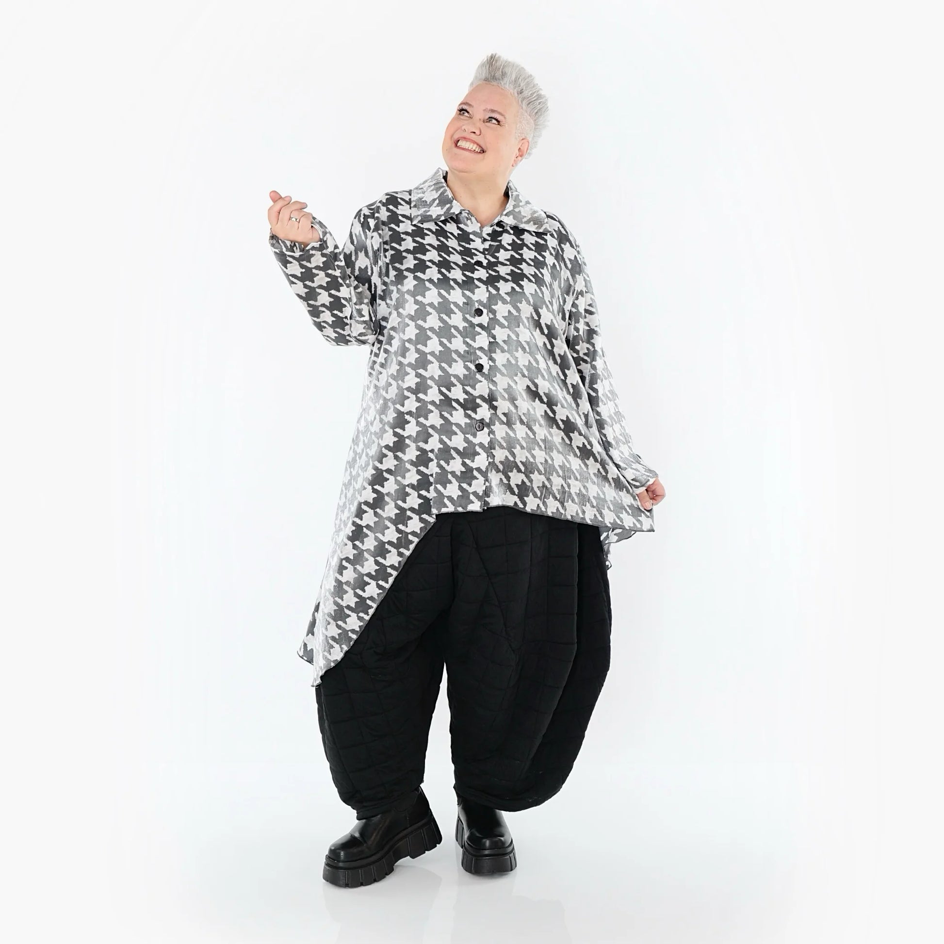  AKH Premium Bluse in Vokuhila-Form, aus Viskose, P107149, Weiß/Grau, Hahnentritt, Schick