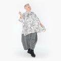  A-Form Bluse von AKH Premium aus Viskose, P107116, Weiß/Grau, Grafik, Ausgefallen, Zeitlos