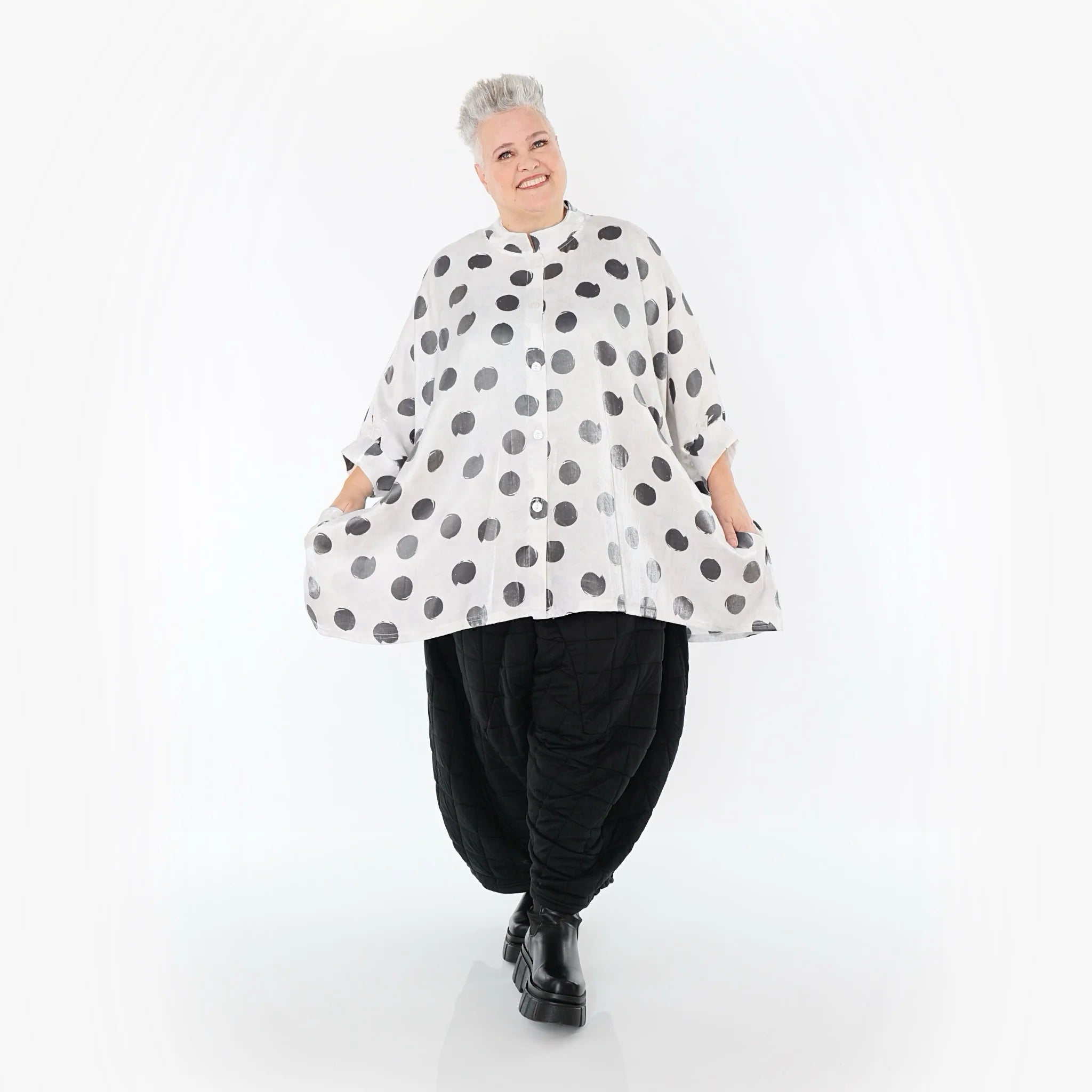  A-Form Bluse von AKH Premium aus Viskose, P1026.7116, Weiß/Grau, Punkte, Ausgefallen