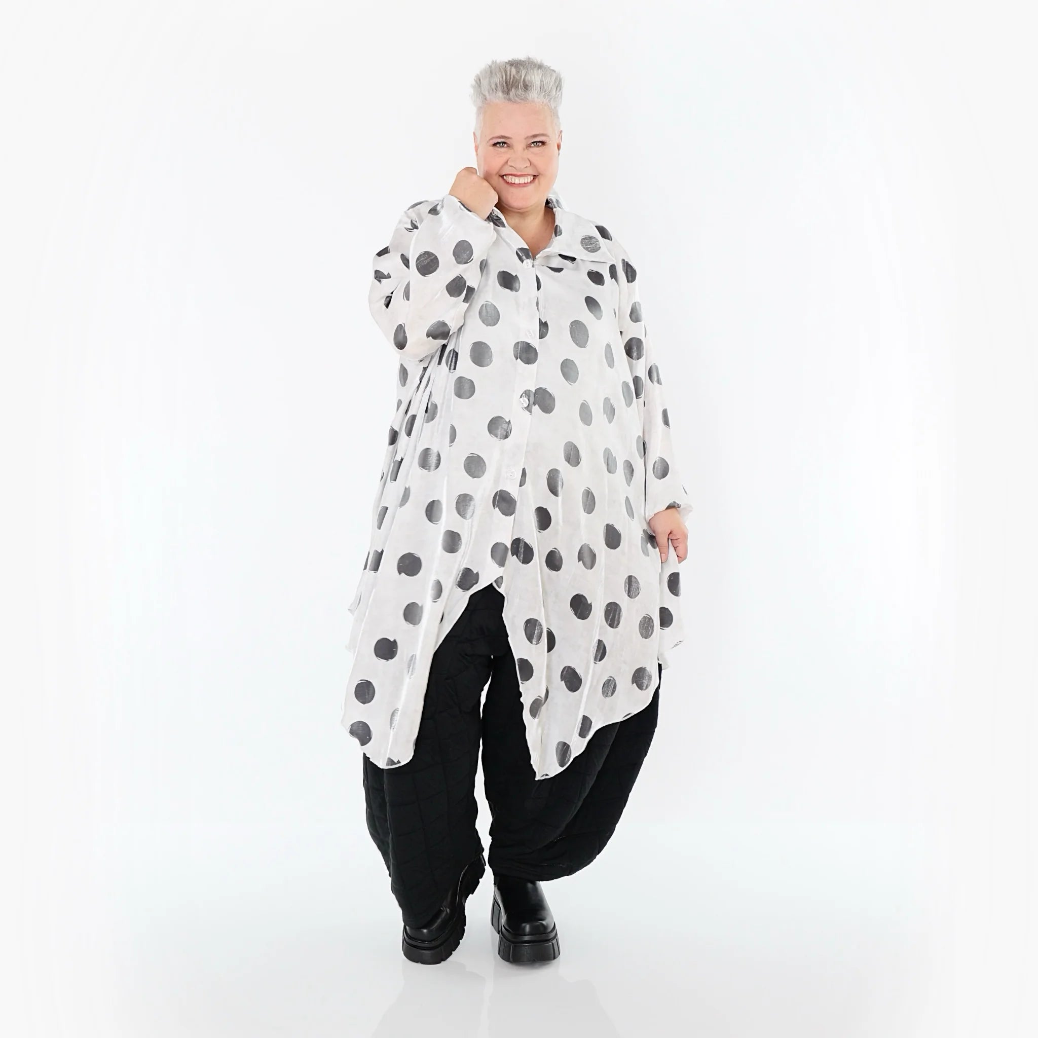  Zipfel Bluse von AKH Premium aus Viskose, P1026.7150, Weiß/Grau, Punkte, Ausgefallen