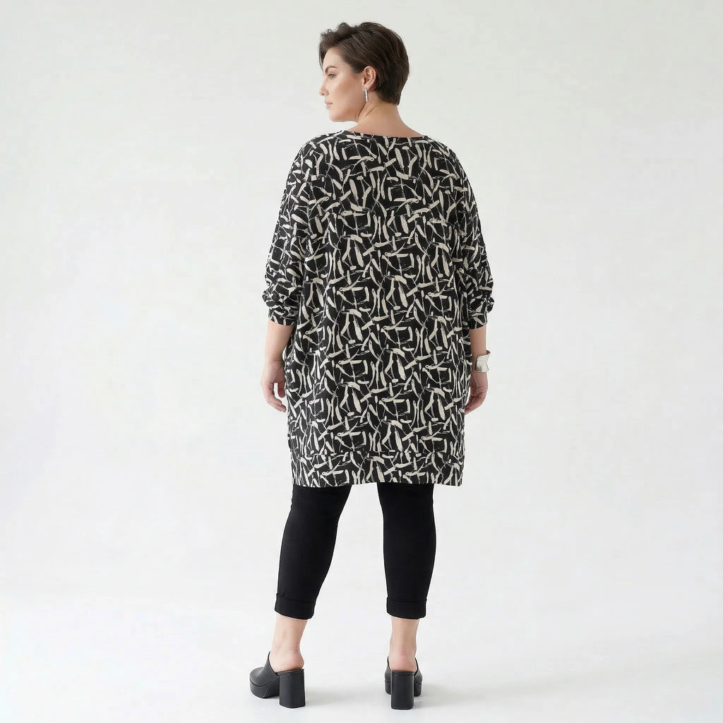 Ausgefallenes Oversize Lagenlook Shirt mit Faltennaht aus stretchigem Material, Schwarz/Weiß