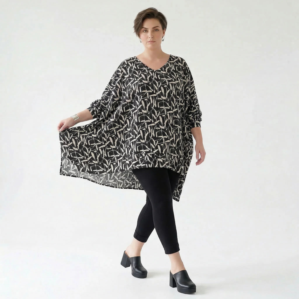 Ausgefallenes Oversize Lagenlook Shirt mit Faltennaht aus stretchigem Material, Schwarz/Weiß