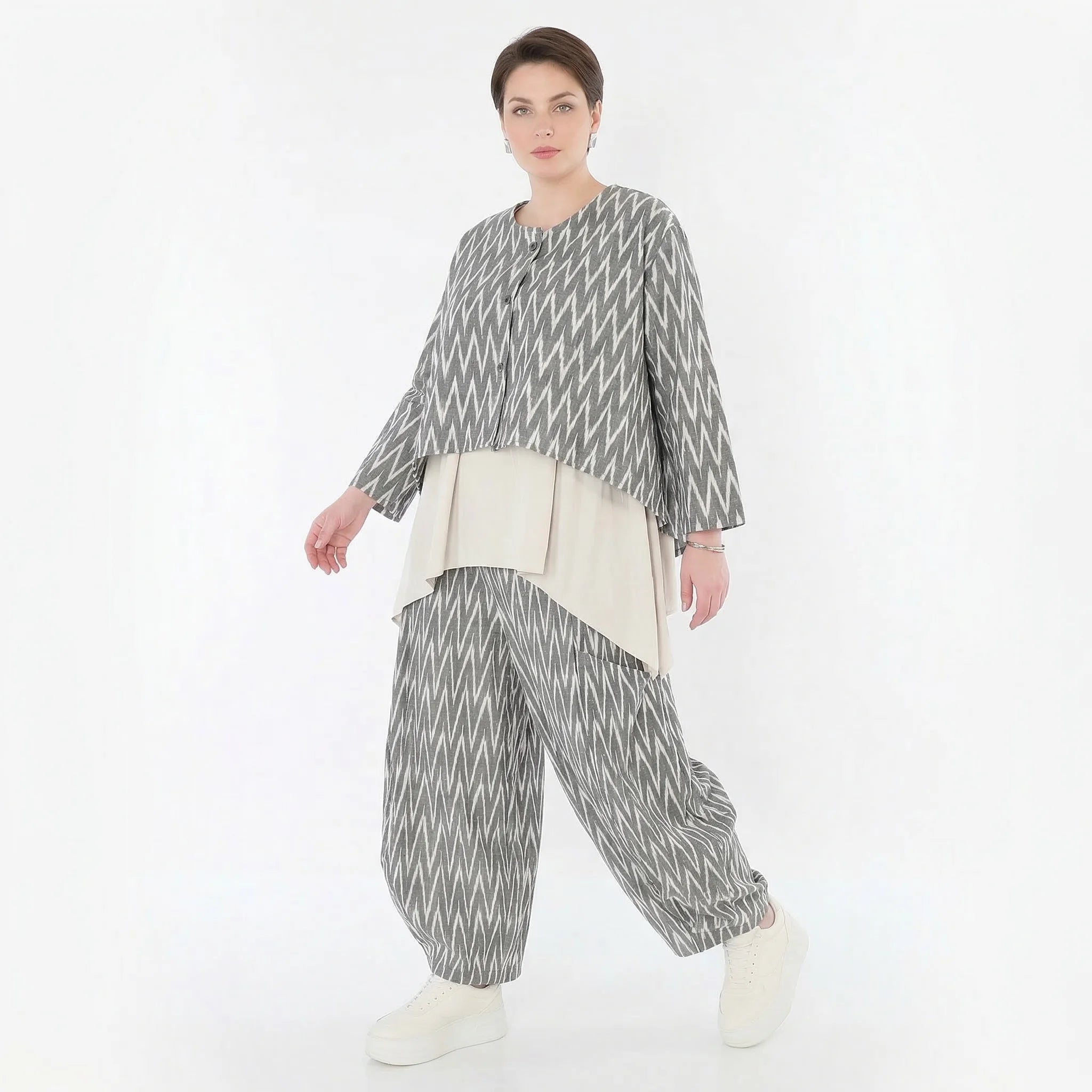 Lagenlook Jacke aus leichter Leinen Baumwolle mit ausgefallenem Zickzack Muster, Grau/Ecru