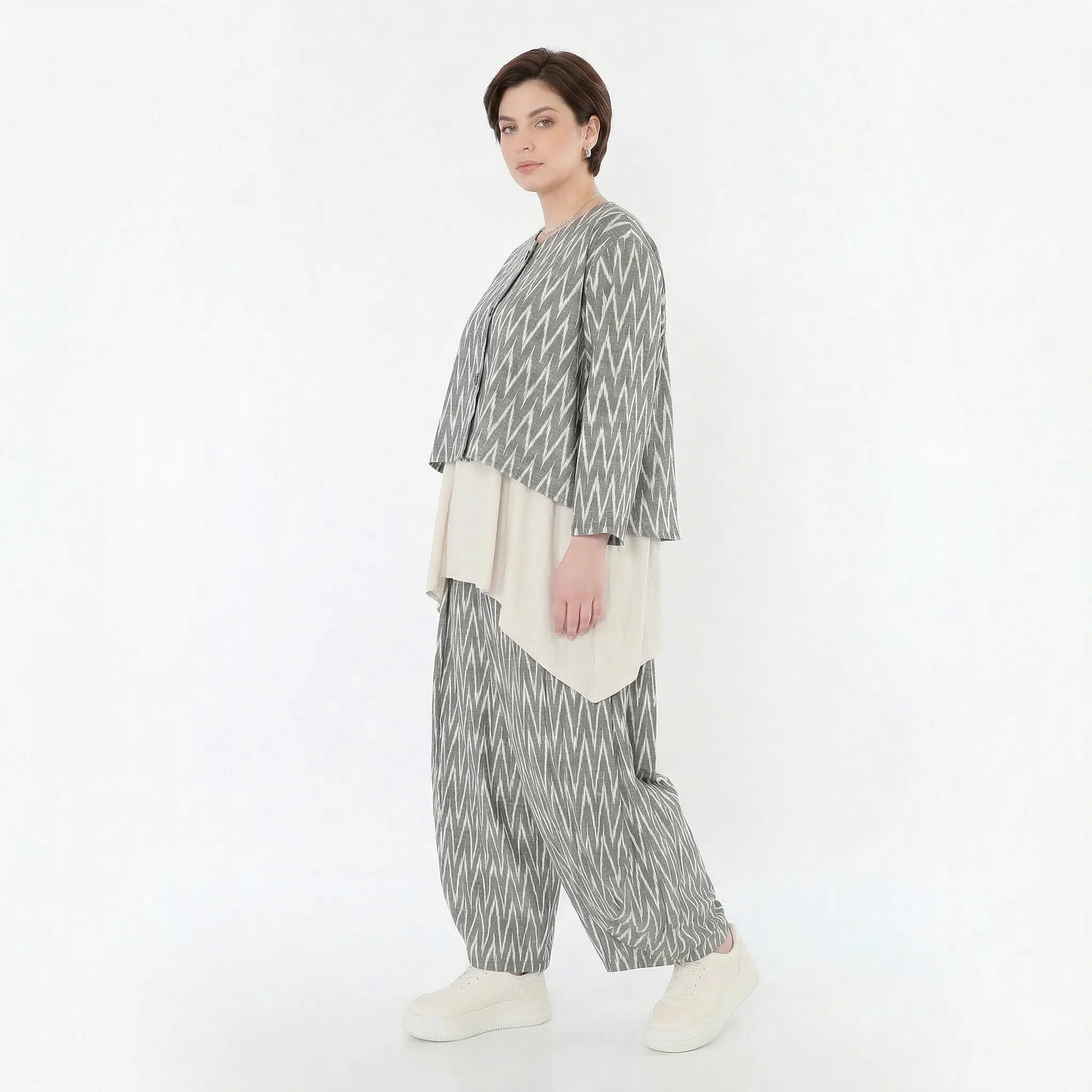 Luftige Ballon Hose im besonderen Lagenlook aus Leinen Baumwolle mit ZickZack Muster, Grau/Ecru