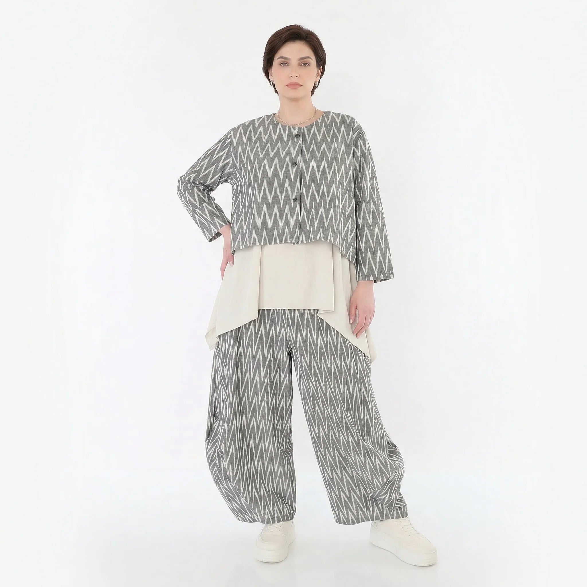 Luftige Ballon Hose im besonderen Lagenlook aus Leinen Baumwolle mit ZickZack Muster, Grau/Ecru