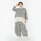 Luftige Ballon Hose im besonderen Lagenlook aus Leinen Baumwolle mit ZickZack Muster, Grau/Ecru
