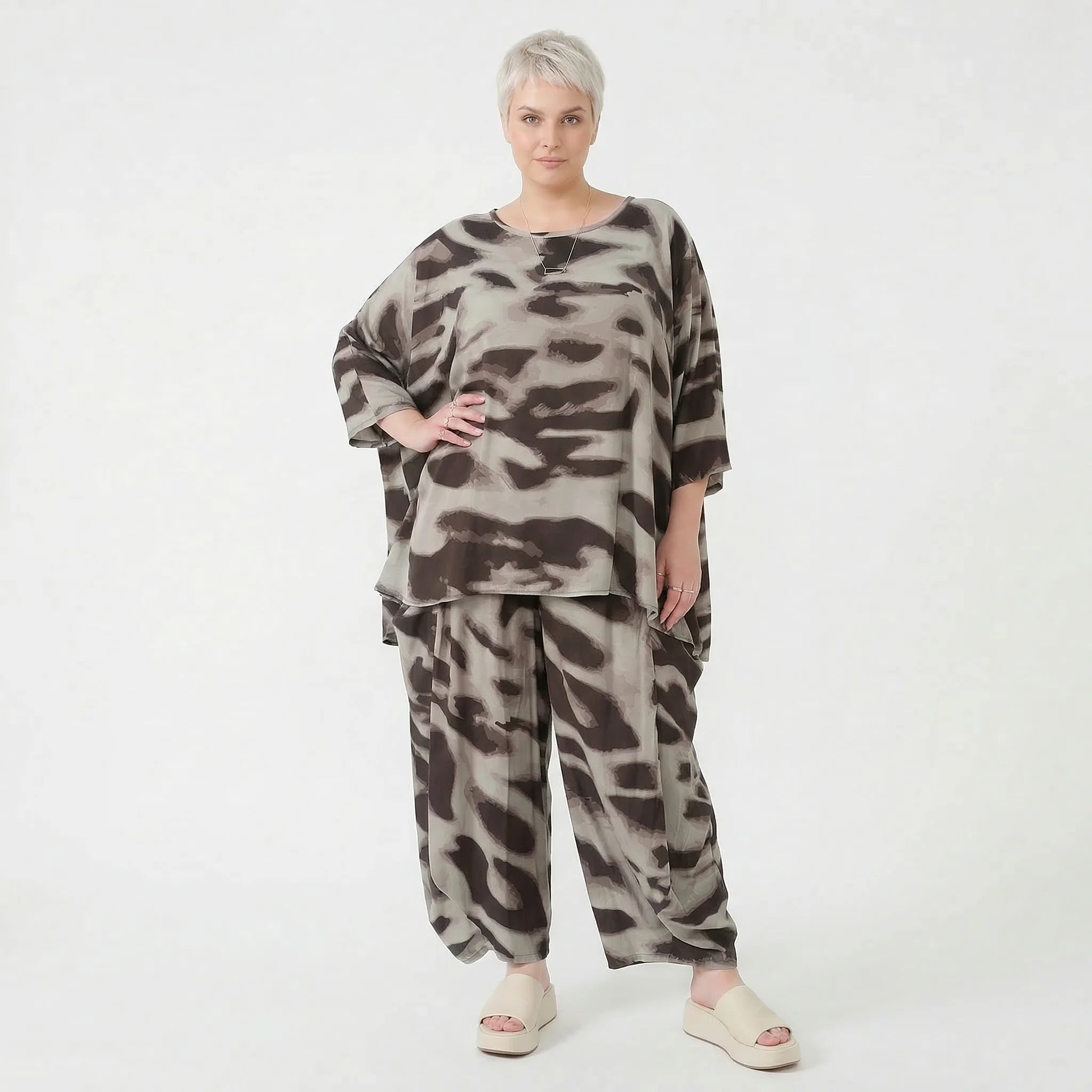 Ausgefallene Ballon Hose im legeren Lagenlook aus weich fließender Popeline mit Taschen, Grau/Braun