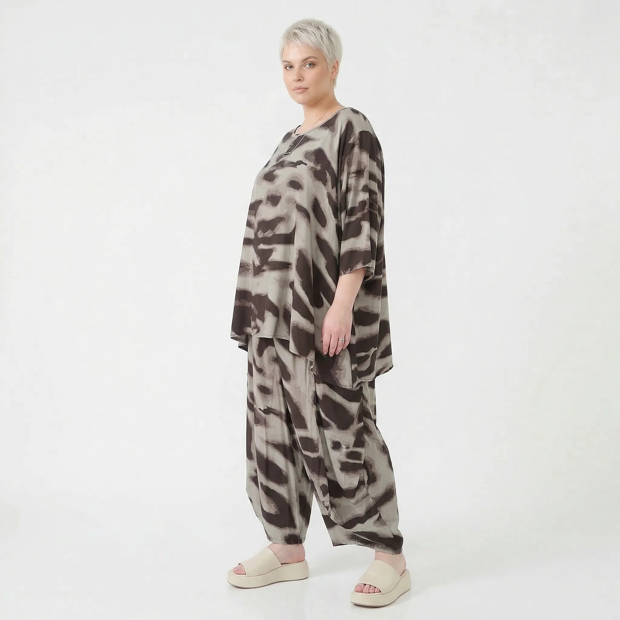 Ausgefallene Ballon Hose im legeren Lagenlook aus weich fließender Popeline mit Taschen, Grau/Braun