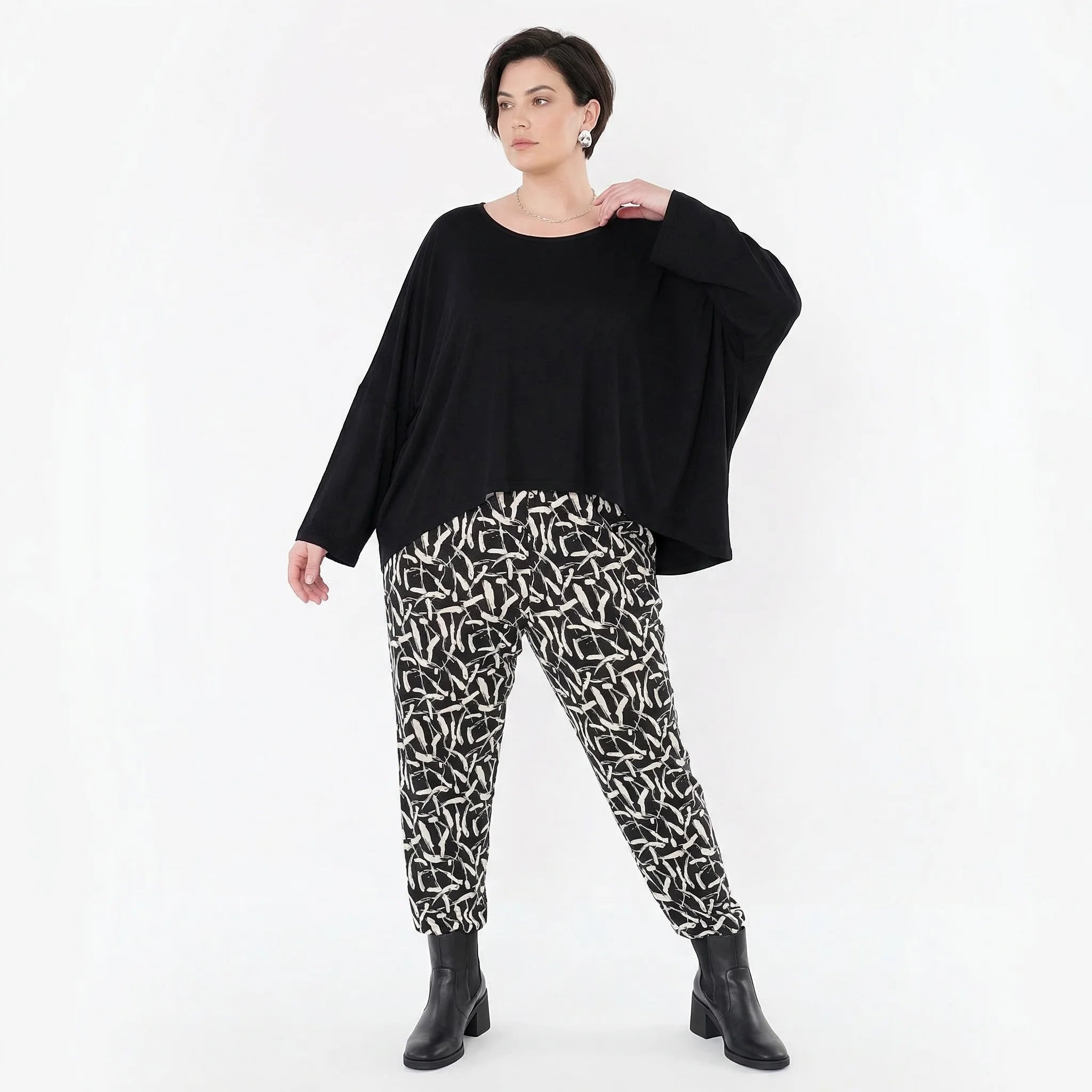 Oversize-Lagenlook Shirt aus feinem, stretchigem Jersey mit legerem Schnitt und Rundhals, Schwarz