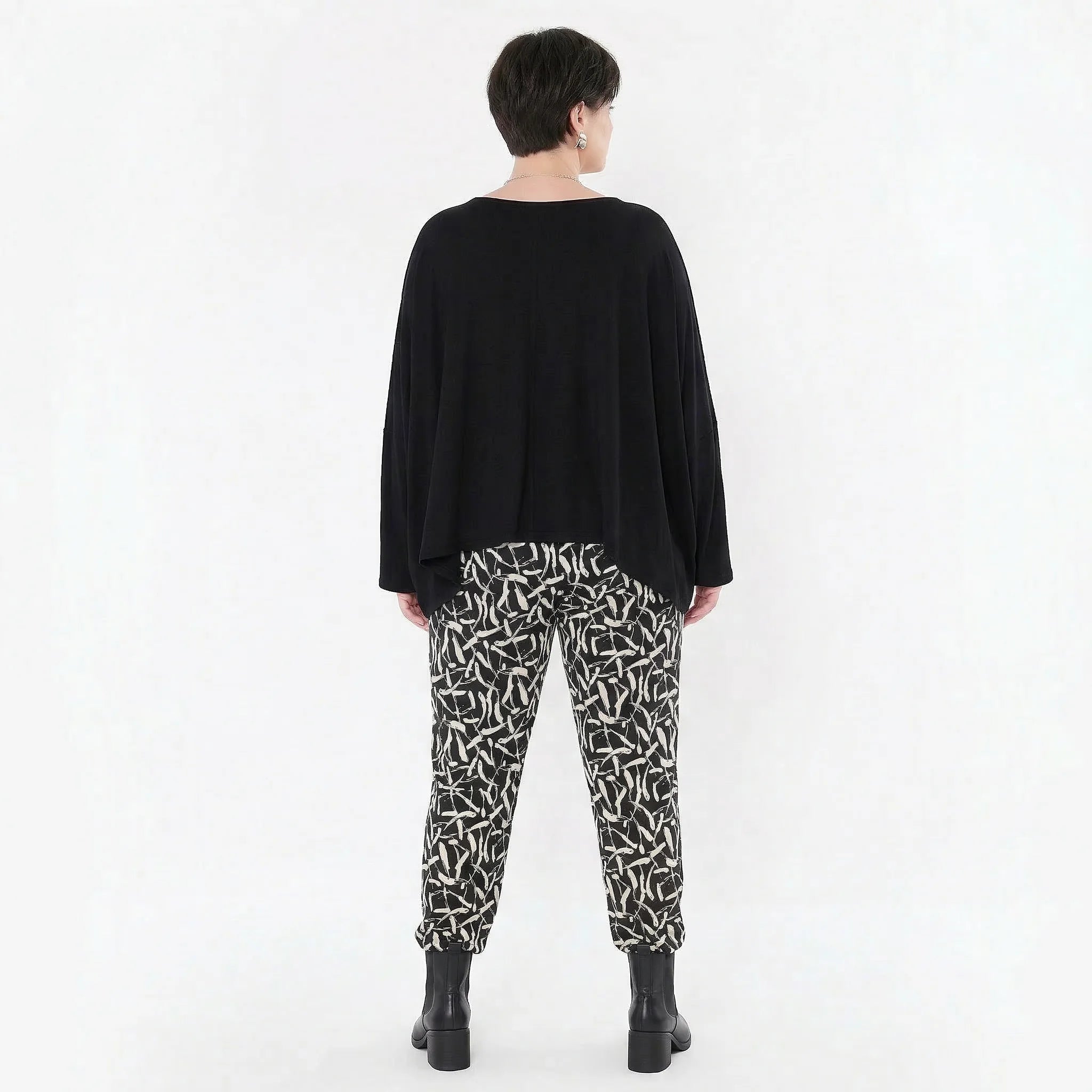 Oversize-Lagenlook Shirt aus feinem, stretchigem Jersey mit legerem Schnitt und Rundhals, Schwarz