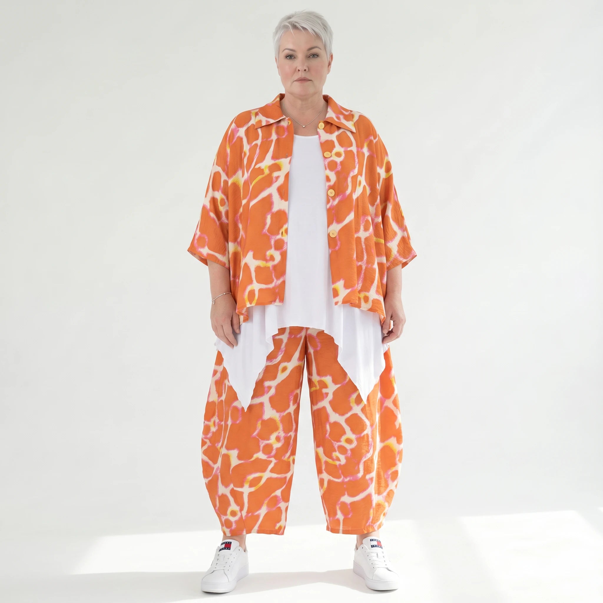 Stilvolle Lagenlook Bluse aus weich fließender Popeline mit schimmernder Oberfläche und Batikmuster, Orange/Weiß