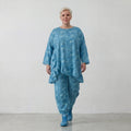 Luftiges Oversize Shirt aus feiner Baumwoll-Popeline im Lagenlook mit Batikmuster, Aquablau