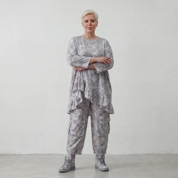 Leichtes Oversize Lagenlook Shirt in A-Form mit Popeline aus Baumwolle und Batikmuster, Grau