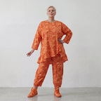 Zeitloses Oversize Lagenlook Shirt aus reiner Baumwoll Popeline mit Rüschen und Batikmuster, Orange
