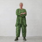 Luftiges Oversize Shirt im ausgefallenen Batik Lagenlook aus reiner Baumwolle mit Rüschen , Smaragdgrün