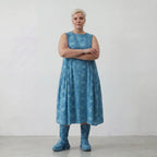 Luftiges Ballon Kleid aus feiner Baumwolle im ausgefallenen Lagenlook mit Batikmuster, Aquablau