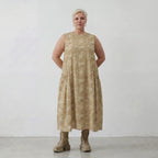 Stilvolles Ballonkleid aus feiner Baumwollpopeline im ausgefallenen Lagenlook mit Taschen, Camel