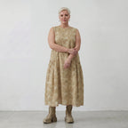 Stilvolles Ballonkleid aus feiner Baumwollpopeline im ausgefallenen Lagenlook mit Taschen, Camel