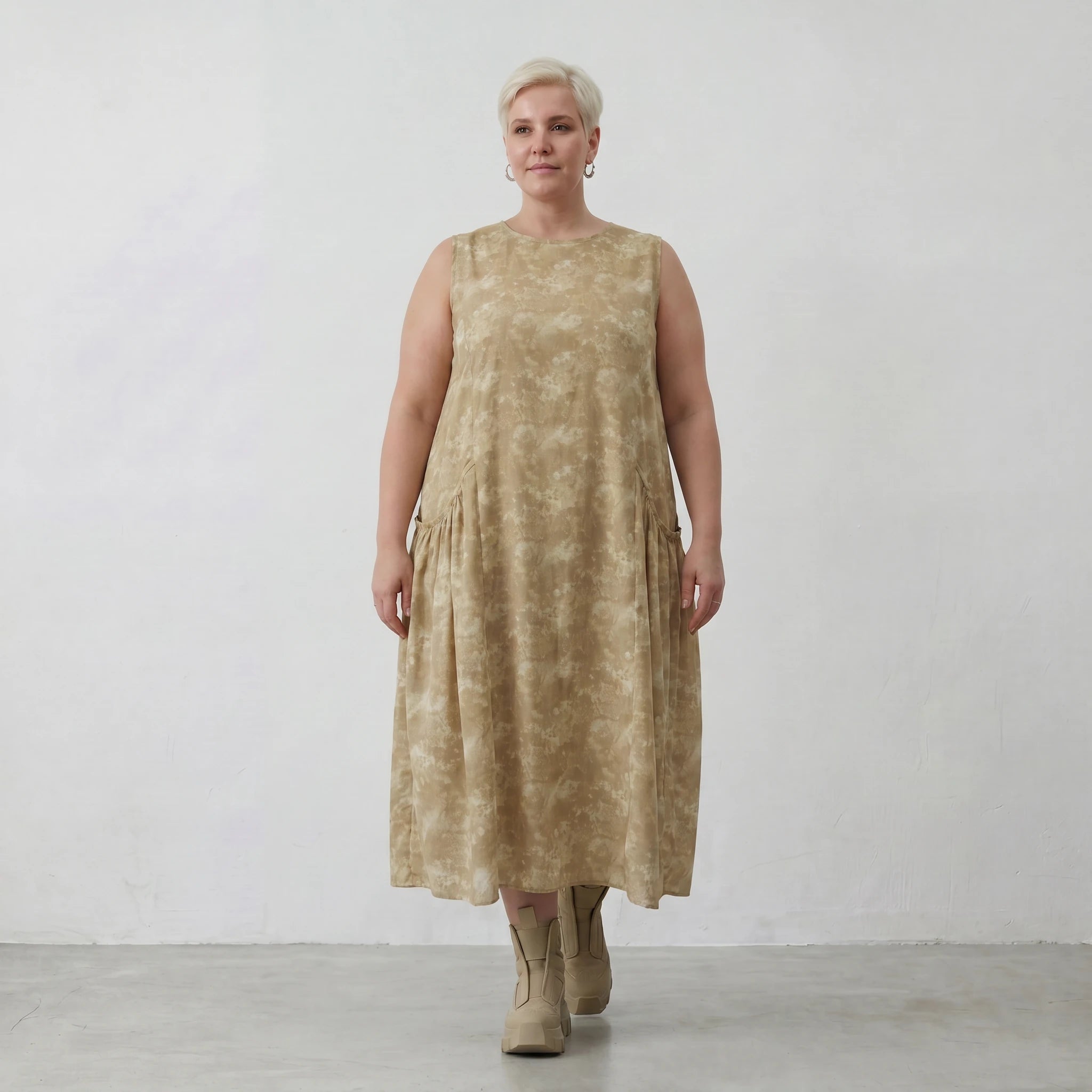 Stilvolles Ballonkleid aus feiner Baumwollpopeline im ausgefallenen Lagenlook mit Taschen, Camel