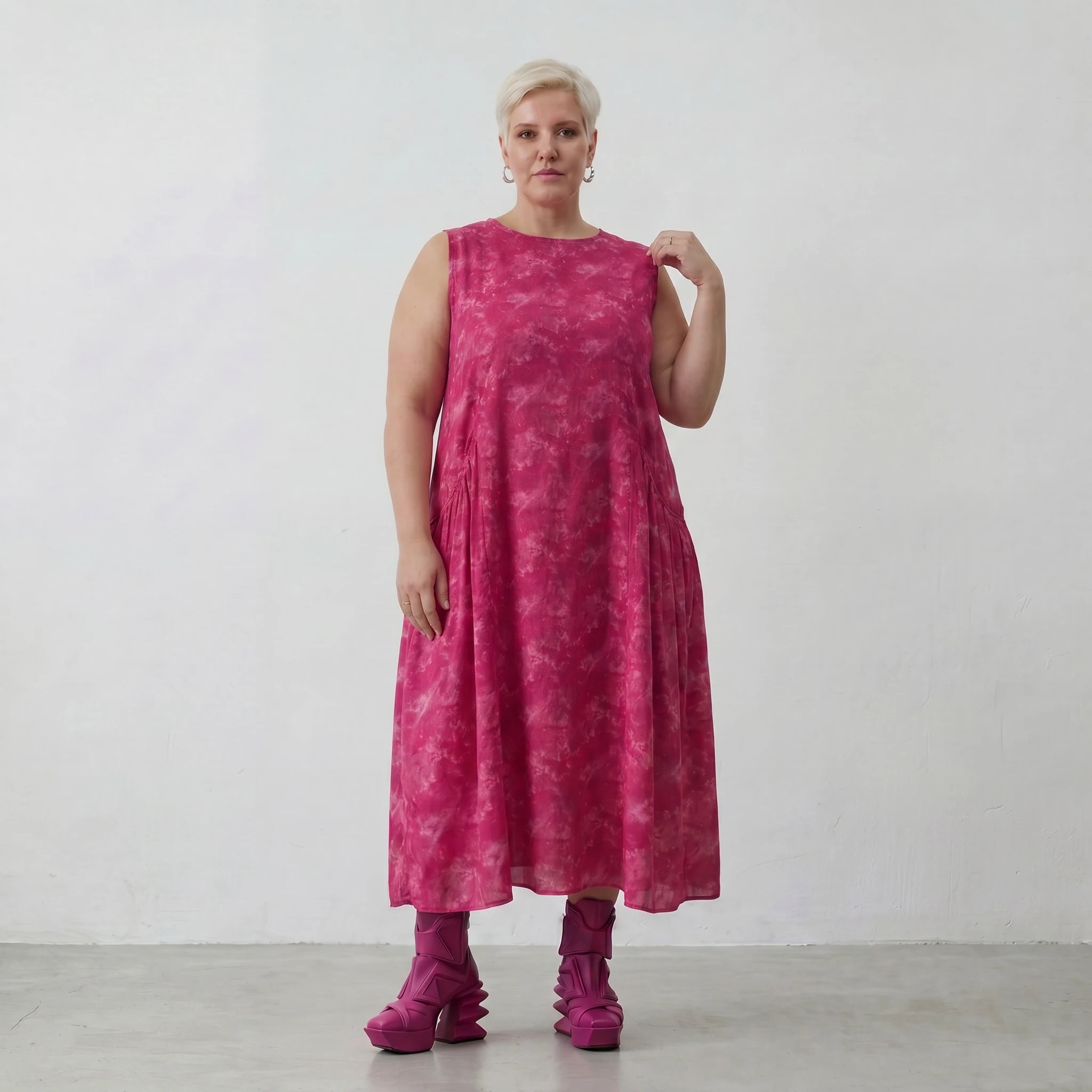 Luftiges Lagenlook Kleid aus feiner Baumwolle in ausgefallener Ballon Form mit Batik Muster, Fuchsia