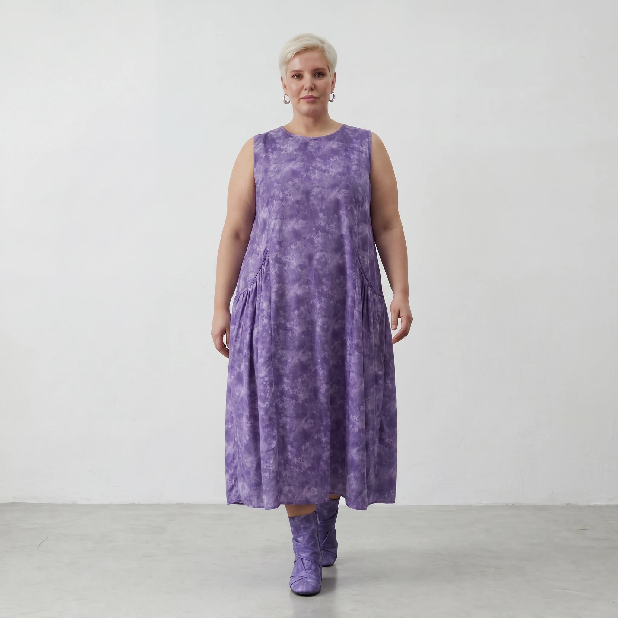Luftiges Kleid in angesagtem Oversize Lagenlook aus feiner Baumwoll Popeline mit Batikmuster, Lila