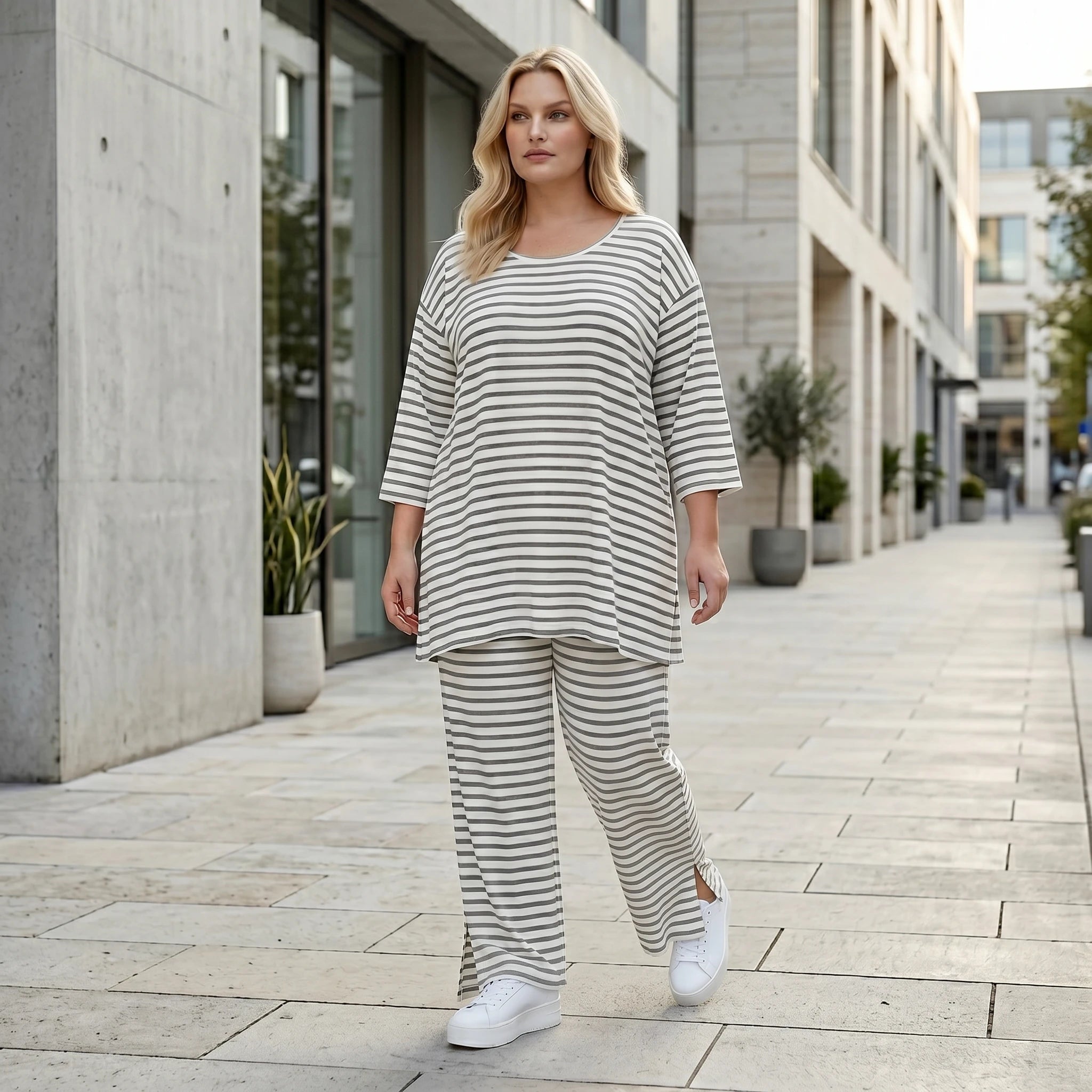Stilvolle Lagenlook Hose aus weich fließendem Jersey im legeren Oversize Stil mit Streifen, Weiß/Grau