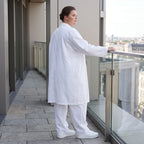 Fliessender Mantel in Weiß leger und zeitlos mit Stretchkomfort fuer Lagenlook modern