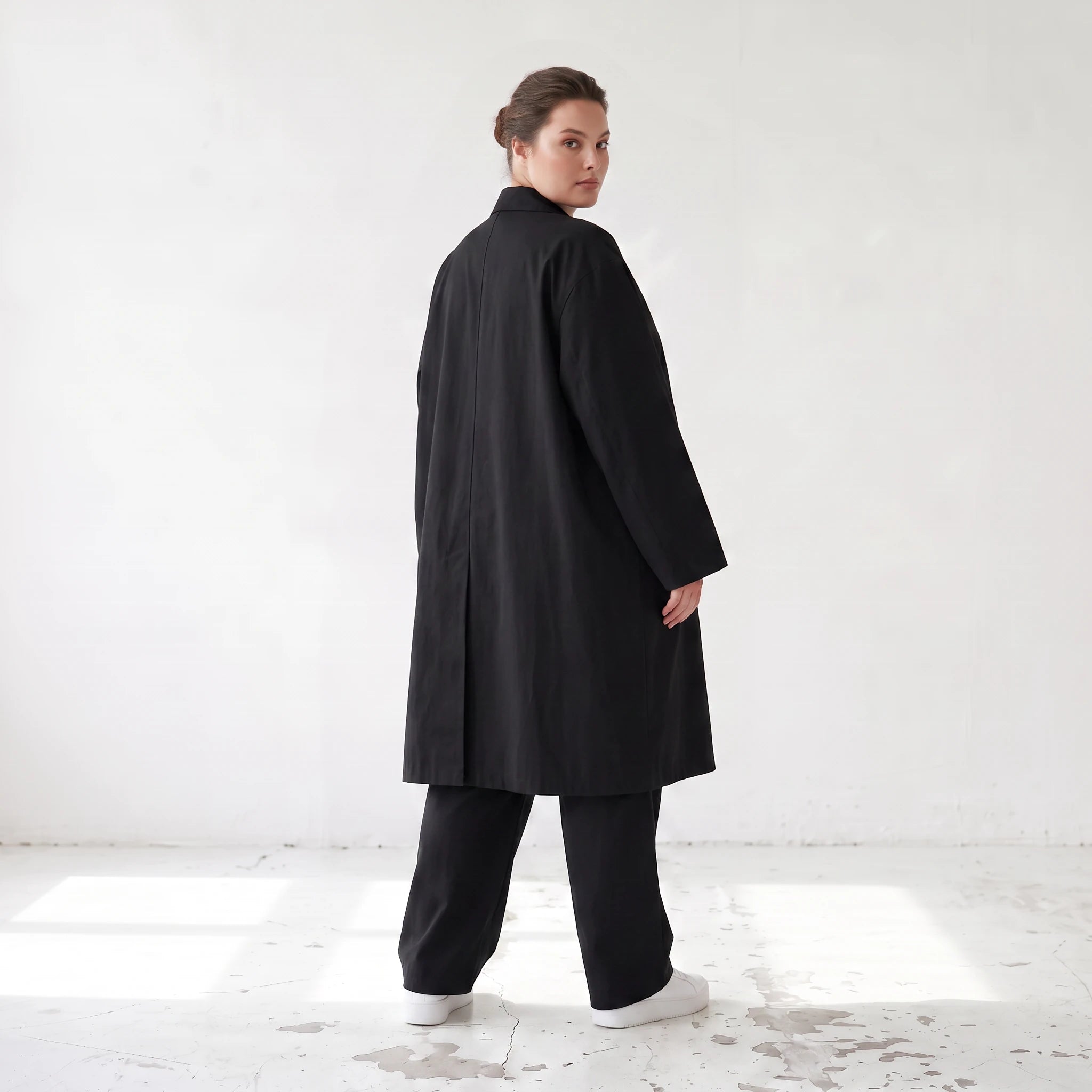 Schwarzer Oversize Mantel fliessend elastisch zeitlos leger sommerlich fuer Lagenlook
